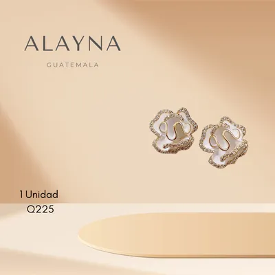 Pendiente flor blanca con dorado