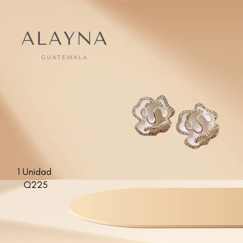 Pendiente flor blanca con dorado