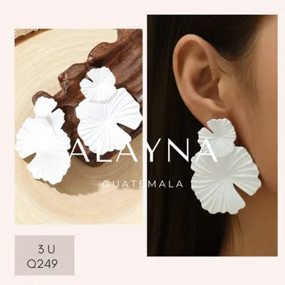 ARETES BLANCOS DE FLORES